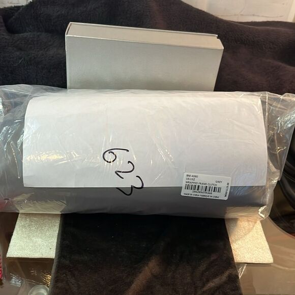 BADGLEY MISCHKA GREY WRAPPED FRAME CLUTCH WITH CHAIN STRAP NWT - Picture 8 of 10